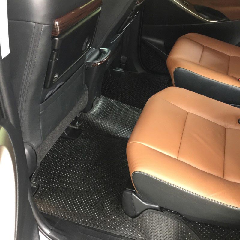 thảm lót sàn cao su trên xe inova 2017 của anh Hồng tại hàng ghế thứ 2